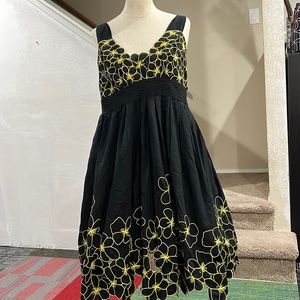 Short dress colors:black and yellow flowers size 8 brand Catherine Malandrino